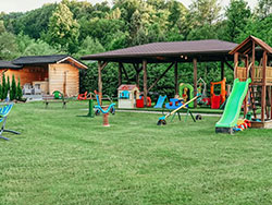 DOMKI NAD STRUMYKIEM - Domki całoroczne koło Soliny