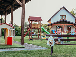 DOMKI NAD STRUMYKIEM - Domki całoroczne koło Soliny