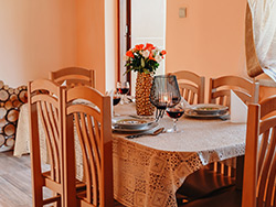 DOMKI NAD STRUMYKIEM - Domki całoroczne koło Soliny